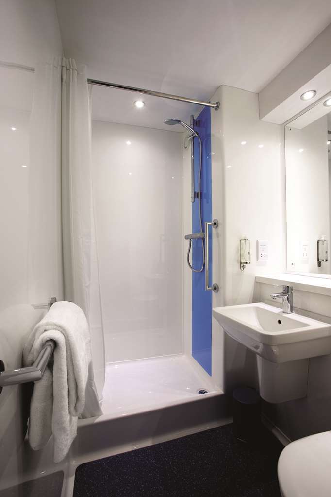 Travelodge Liverpool Docks Habitación foto