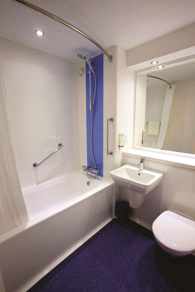 Travelodge Liverpool Docks Habitación foto